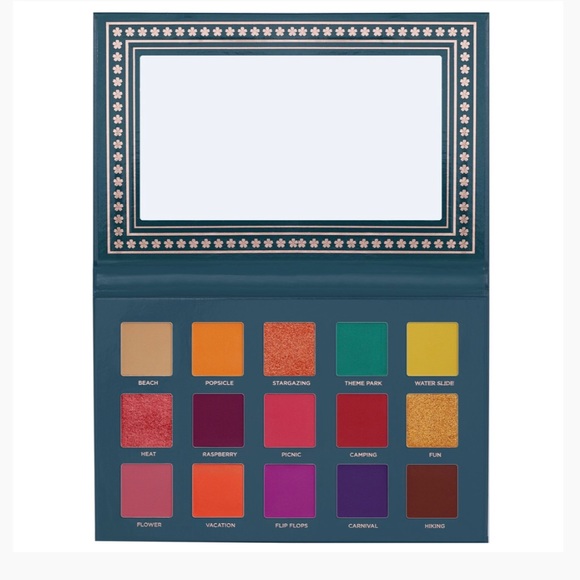 Ace Beaute Nostalgia Eyeshadow Palette - Picture 3 of 12